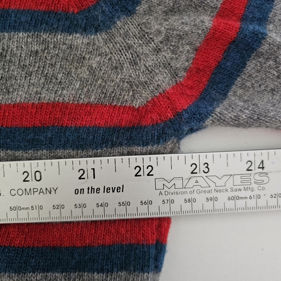 Zara Man Sweater Size XL Grey Red Blue Striped Lightweight Wool Blend V-Neck - Picture 7 of 10